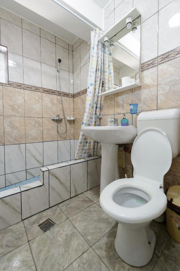 Triple Room Bathroom,1421818944:JPEG